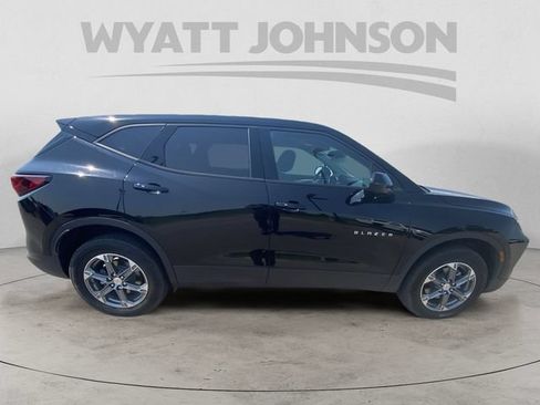 Used 2025 Chevrolet Blazer LT FWD image 11