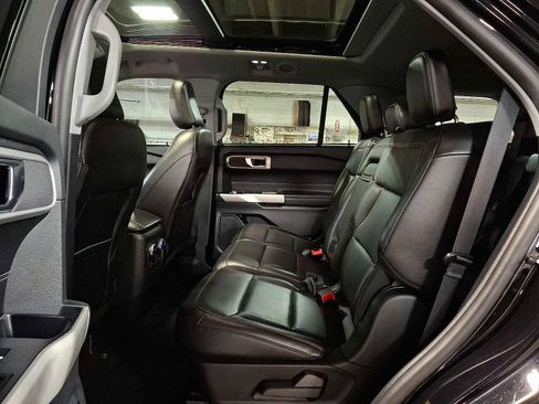 Used 2022 Ford Explorer XLT w/ Equipment Group 202A image 10