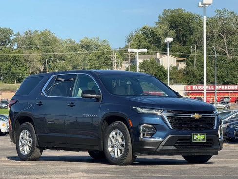 Used 2022 Chevrolet Traverse LS w/ LPO, Floor Liner Package image 1