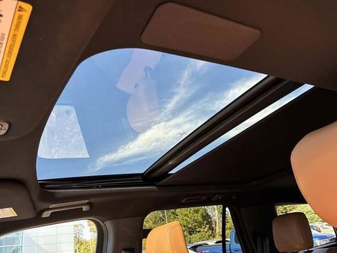 Used 2022 Ford Expedition Platinum image 4