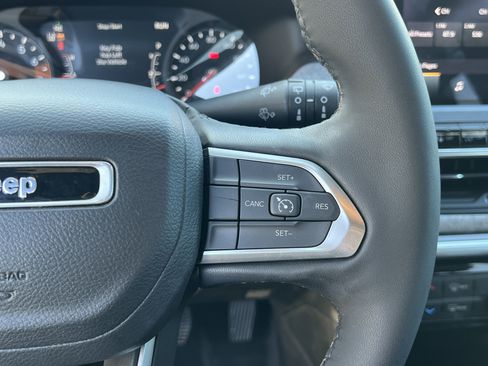 Used 2023 Jeep Compass Latitude image 20