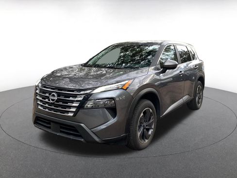 Used 2025 Nissan Rogue SV image 3