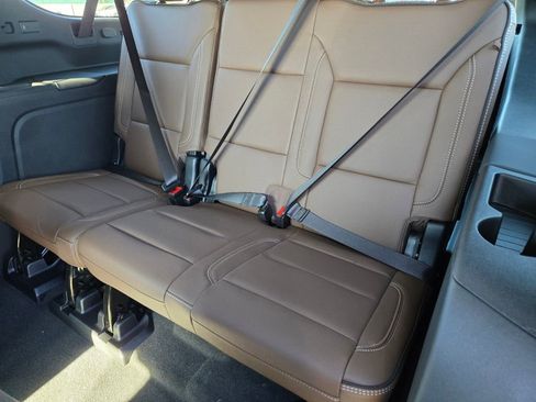 New 2025 Chevrolet Suburban High Country image 11