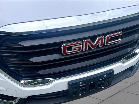 Used 2024 GMC Terrain SLE AWD/4WD image 29