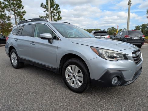 Used 2019 Subaru Outback 2.5i Premium image 2