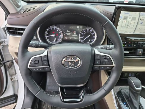 Used 2022 Toyota Highlander Platinum AWD/4WD image 21