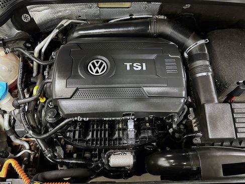 Used 2013 Volkswagen Beetle 2.0T image 33