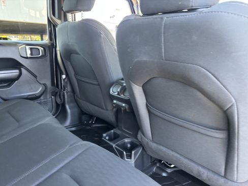 Used 2018 Jeep Wrangler Unlimited Sport S AWD/4WD image 11