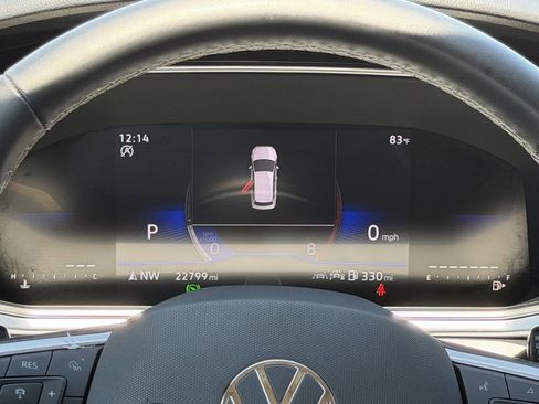 Used 2025 Volkswagen Taos SE FWD image 16