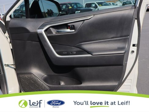 Used 2021 Toyota RAV4 XLE Premium image 46