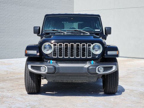 Used 2024 Jeep Wrangler Unlimited Sahara AWD/4WD image 3