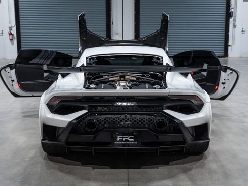 Used 2022 Lamborghini Huracan STO RWD image 40