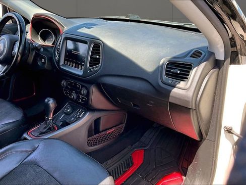 Used 2020 Jeep Compass Trailhawk AWD/4WD image 14