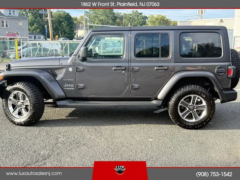 Used 2018 Jeep Wrangler Unlimited Sahara AWD/4WD image 3