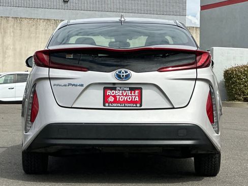 Used 2017 Toyota Prius Prime Premium image 8