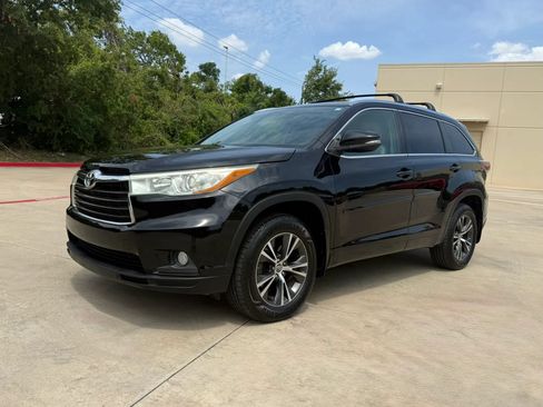 Used 2016 Toyota Highlander XLE w/ Protection Package #3 AWD/4WD image 2