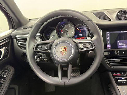 Certified 2026 Porsche Macan AWD/4WD image 11