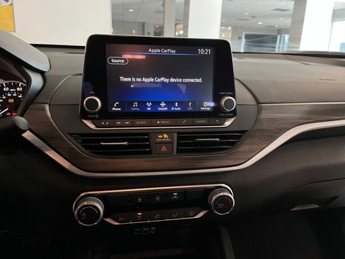 Used 2025 Nissan Altima 2.5 SV image 17