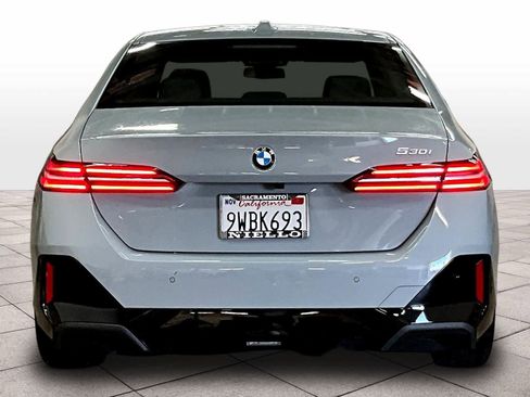 Used 2026 BMW 530i w/ M Sport Package RWD image 7