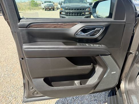 Used 2021 Chevrolet Suburban LT AWD/4WD image 29