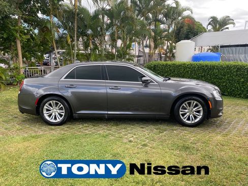 Used 2020 Chrysler 300 Touring L w/ Value Package RWD image 26