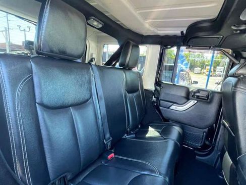 Used 2015 Jeep Wrangler Unlimited Rubicon AWD/4WD image 18