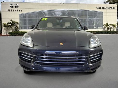 Used 2022 Porsche Cayenne w/ Premium Package image 2