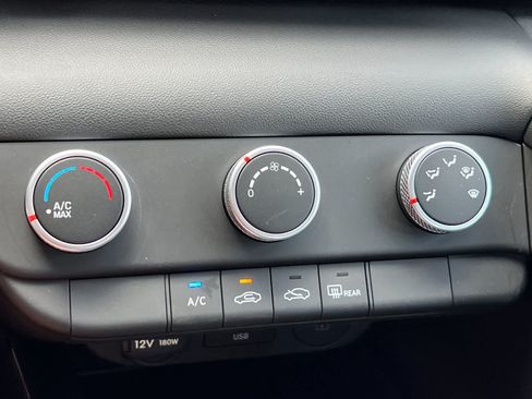New 2025 Hyundai Elantra SE FWD image 18