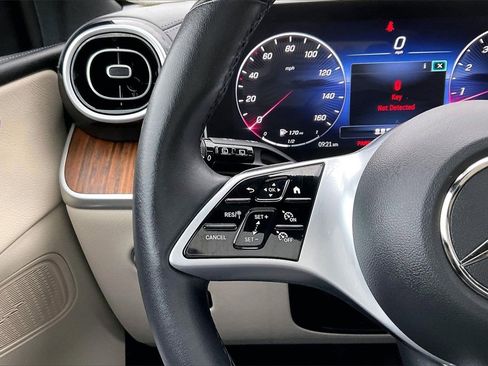 Used 2023 Mercedes-Benz GLC 300 4MATIC image 11