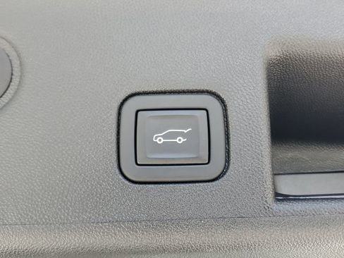 Used 2023 Chevrolet Equinox Premier FWD image 10