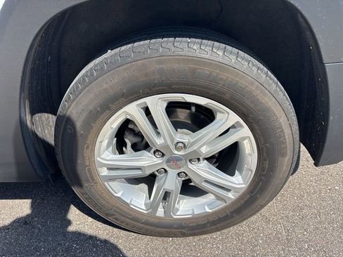 Used 2022 GMC Terrain SLE w/ Driver Convenience Package image 12