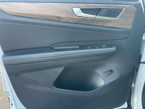 Certified 2024 Volkswagen Atlas SE w/ Panoramic Sunroof Package FWD image 15