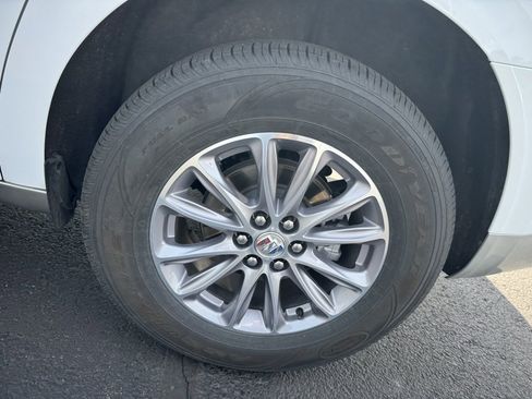 Used 2024 Buick Enclave Premium image 9