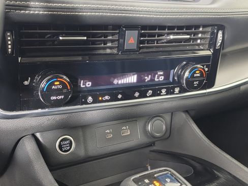 Used 2021 Nissan Rogue SV w/ Premium Package FWD image 32