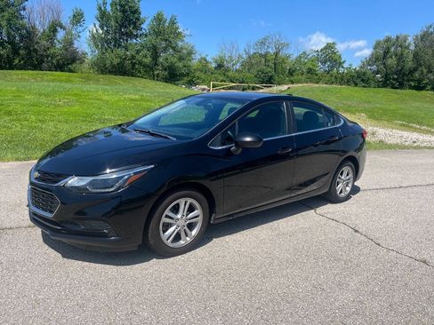 Used 2018 Chevrolet Cruze LT w/ LT Convenience Package FWD image 9