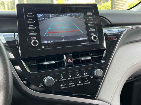 Used 2021 Toyota Camry LE image 6