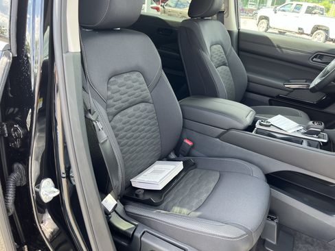 New 2026 Nissan Pathfinder SV AWD/4WD image 3