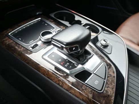 Used 2018 Audi Q7 3.0T Prestige AWD/4WD image 4