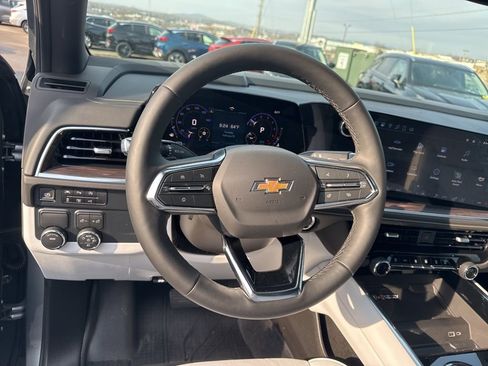 Used 2025 Chevrolet Tahoe Premier image 13