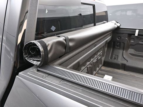 Used 2024 GMC Canyon Denali image 19