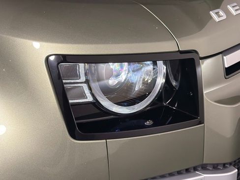 Used 2024 Land Rover Defender 110 S image 9