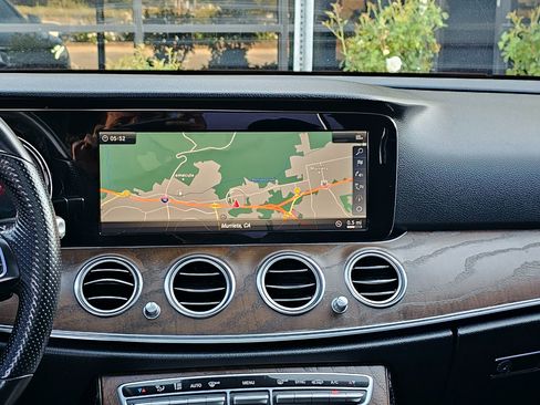 Used 2018 Mercedes-Benz E 300 4MATIC image 24