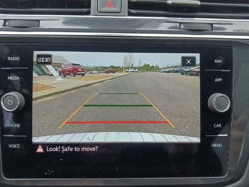 Used 2023 Volkswagen Tiguan SEL R-Line image 24