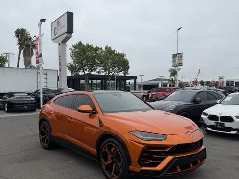 Used 2020 Lamborghini Urus AWD/4WD image 2