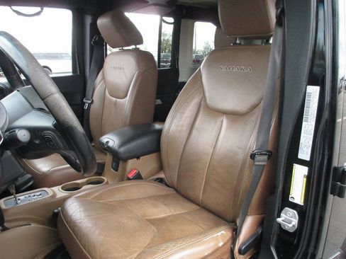 Used 2017 Jeep Wrangler Unlimited Sahara w/ Max Tow Package image 15