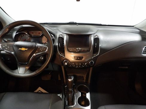 Used 2019 Chevrolet Cruze LT image 11