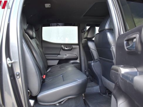 Used 2020 Toyota Tacoma TRD Off-Road w/ TRD Premium Off Road Package AWD/4WD image 28