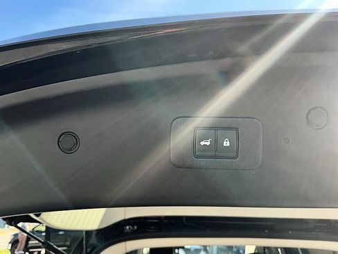 Used 2024 Nissan Armada SL image 33