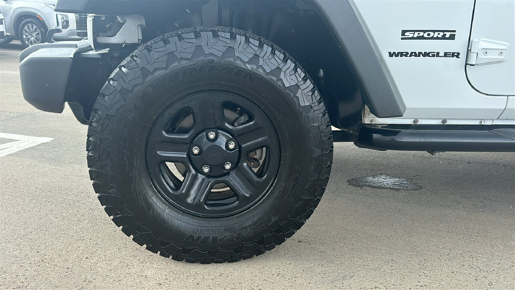 Used 2017 Jeep Wrangler Sport w/ Connectivity Group AWD/4WD image 7