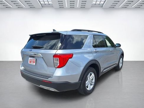 Used 2024 Ford Explorer XLT w/ Equipment Group 202A AWD/4WD image 4